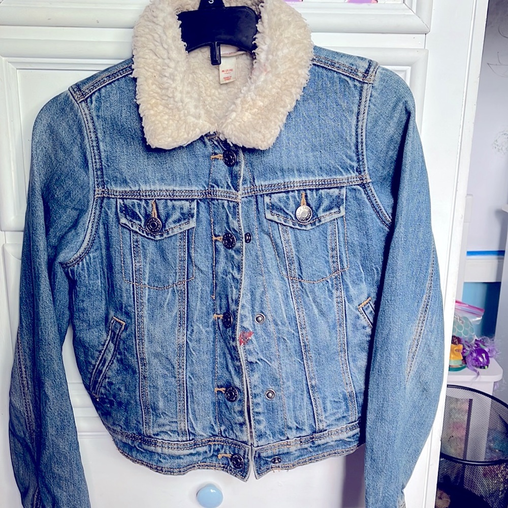 Girls.. Blue Jean jacket with fur.. Size 7.. Made by Cat &Jack